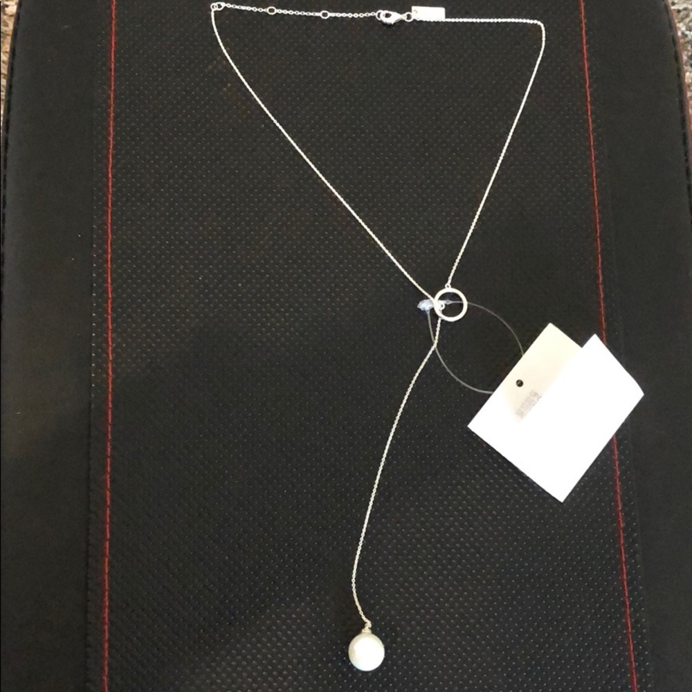 Silver and pearl necklace